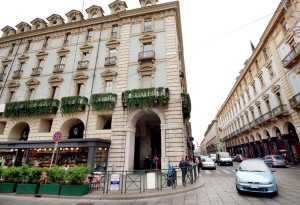 L' appartamento di Ibrahimovic al 1° piano di piazza Castello, perquisito dalla Guardia di Finanza