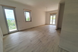 Appartamento NUOVO di 4 vani con garage