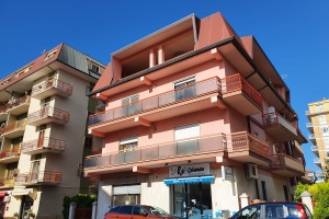 Locale commerciale in via Molise