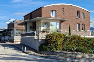 Zona Castagna - Villa come NUOVA