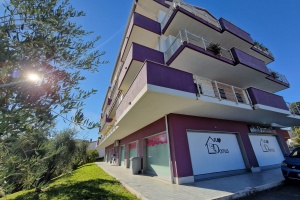 Appartamento RECENTE con posto auto in minicondominio