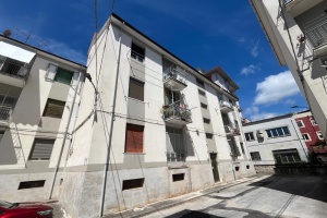 Appartamento con posto auto in vendita